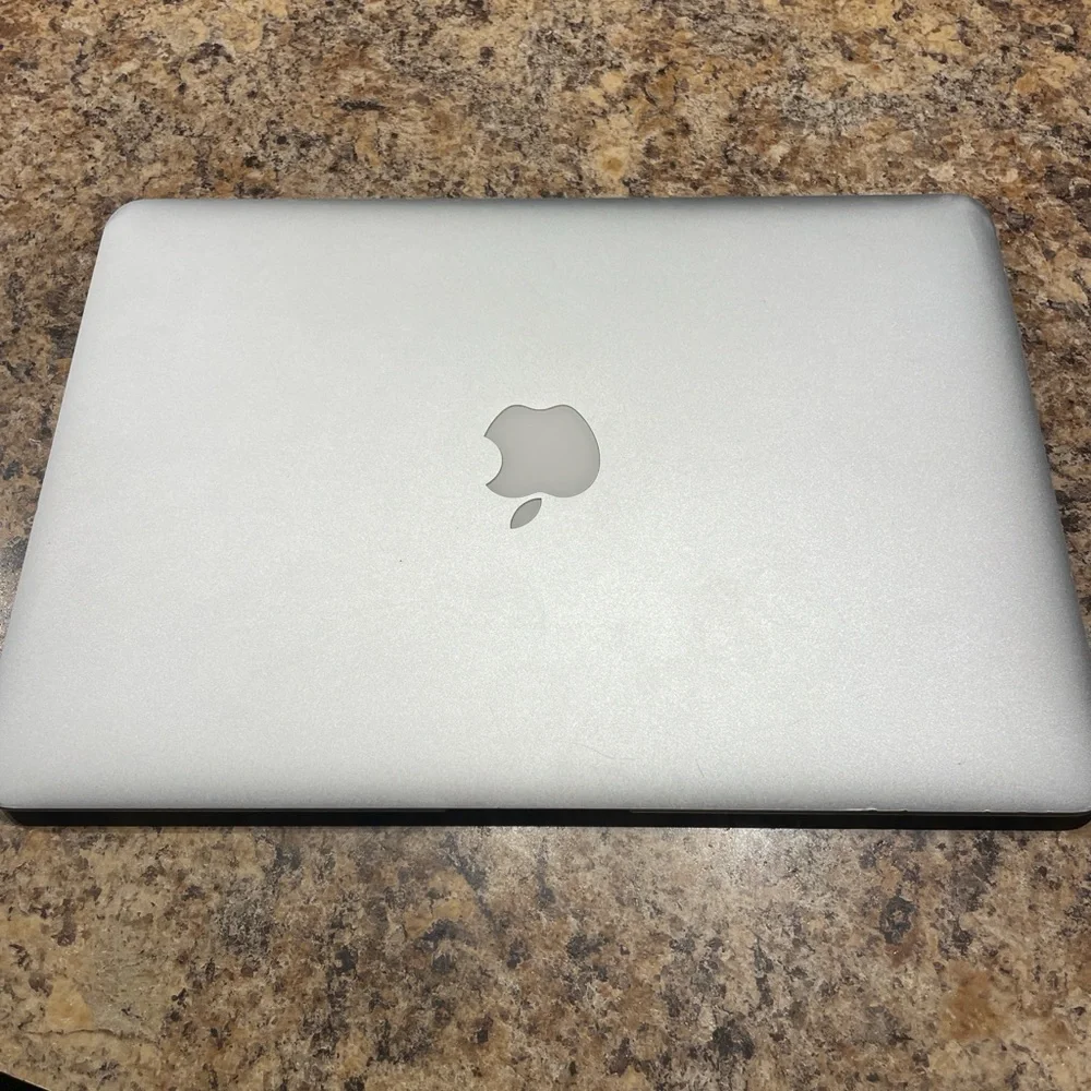 Apple Silver MacBook Laptop Sleek Design
